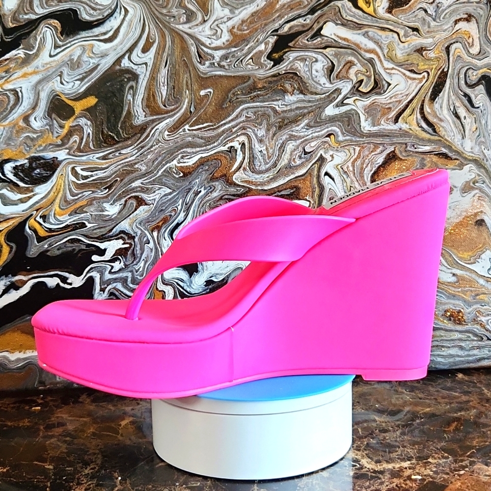 Brand new Pink wedge hill split toe sandals